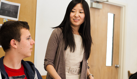 Yinxue Zhan with student in Chinese class